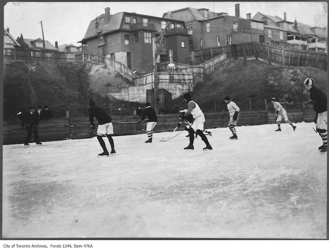 1912 - Professional hockey players, Christie Pits