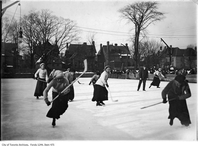 1912 - Women playing hockey