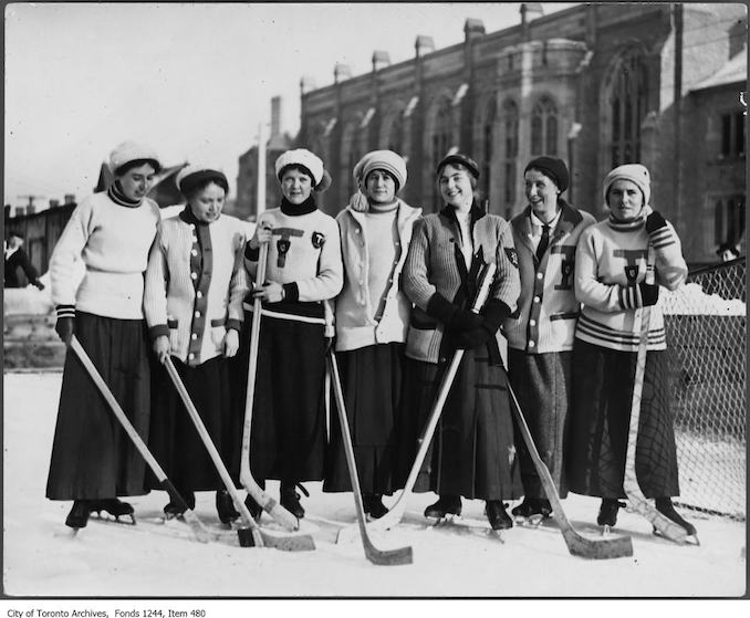 1912 - Women's hockey team, University of Toronto