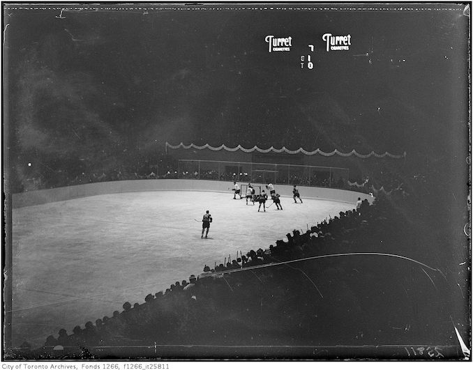 1931 - November 12 - Maple Leaf Gardens, action on ice