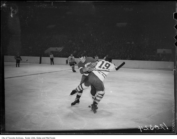 1947 - November 15 - Toronto Detroit hockey, action