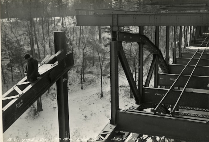 1916 - Bloor Street Viaduct under construction, Arch from D. to E.