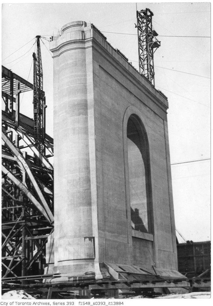 1916 - December 31 - Bloor Street Viaduct, west pier