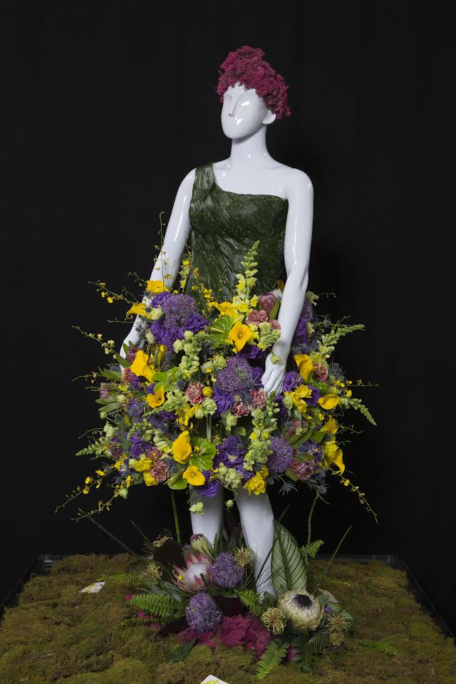 Alison created this gorgeous floral dressed made entirely out of fresh florals for Fleurs de Villes' Floral Mannequin Series which came to Vaughan Mills from April 19–23.