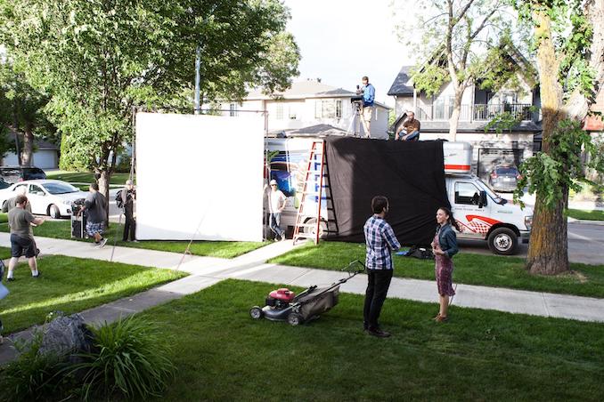 Having fun on set with Marie-Claire Marcotte for Abigaëlle et le date coaching (Photo: Sébastien Guillier Sahuqué)