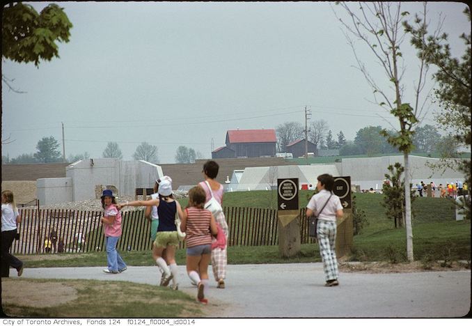 1975 - May - Children, group, Metro Toronto Zoo