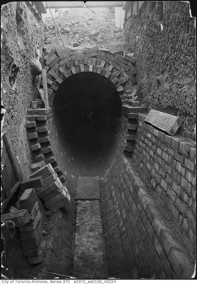 1910? - Davenport Road sewer, brick work