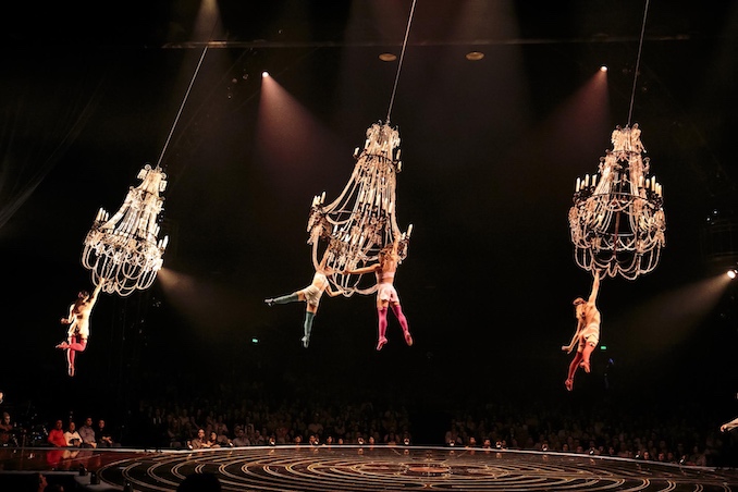 Chandelier - Lucas Saporiti Costumes Dominique Lemieux 2015 Cirque du Soleil Photo