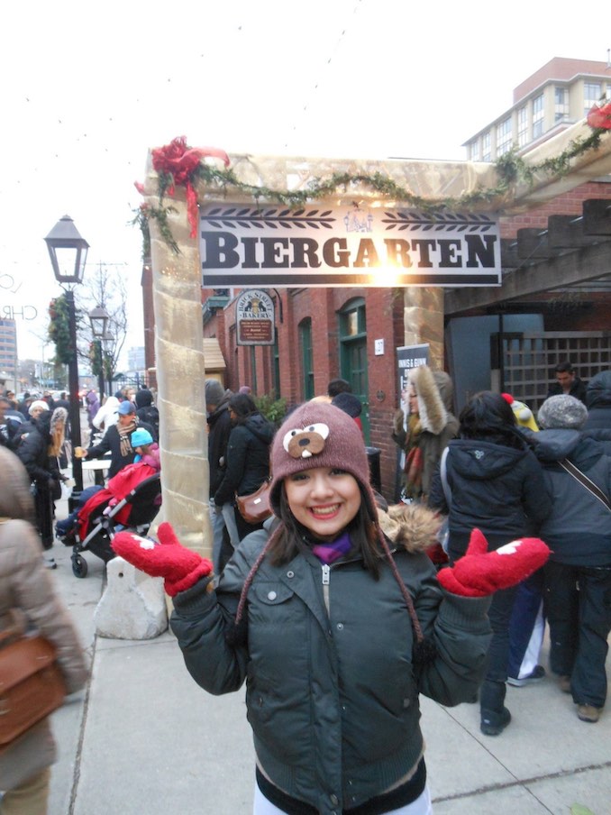 Alicia Ault - Exploring the Toronto Christmas Market in the Distillery District