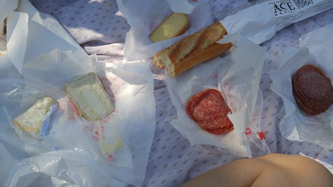 Picnic in High Park: I love having a picnic in High Park!