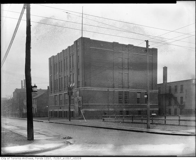 1927 - 1947 - Brant Street Public School