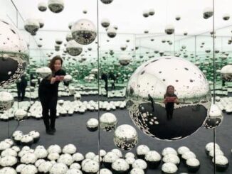 'Let's Survive Forever' infinity mirror by Yayoi Kusama now part of AGO