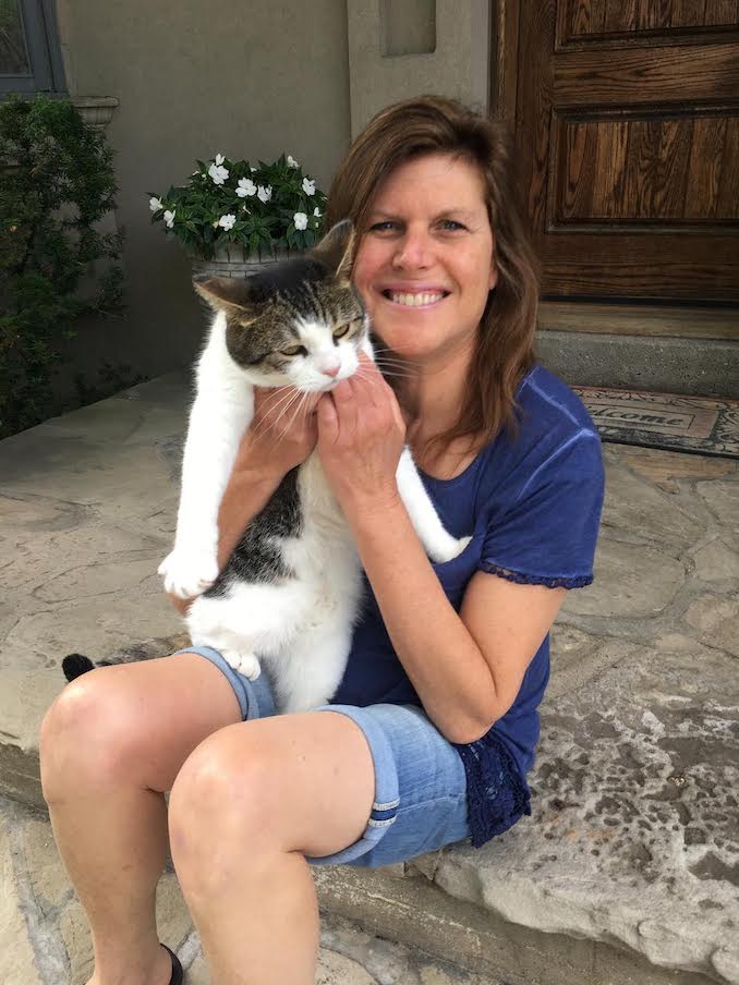 Leora Eisen with her rescue cat WILLY