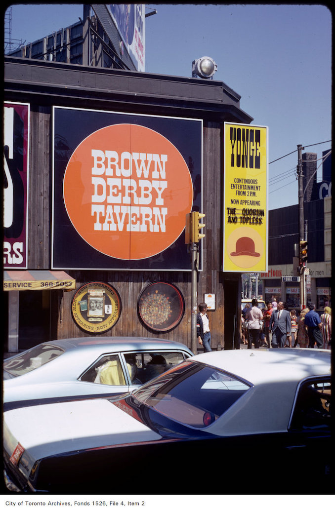 1971 - Side view of the Brown Derby Tavern at Yonge and Dundas Street