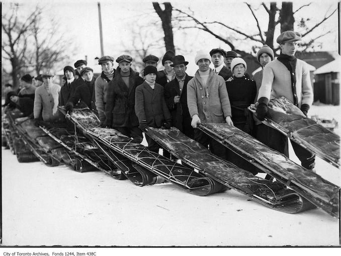 1910 - 1920 - Lineups for toboggan runs, High Park