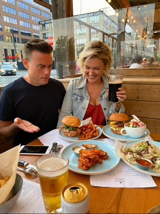 Anyone who knows me well knows how much I LOVE to eat - and a cold Guinness is my absolute FAVOURITE way to wind down. Our friends captured this shot once everything I ordered arrived at the table and I had to explain myself. Craig's face says it all 😂