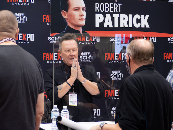 Robert Patrick being great full to his fans_