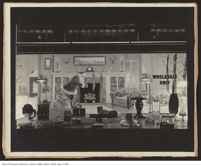 1909-1929-Canadian General Electric Company Limited, night-time Christmas window display