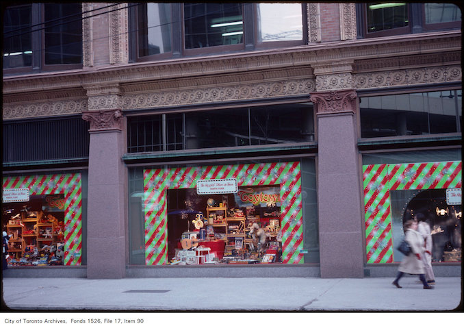 1981-View of Christmas window display in Simpsons Queen Street window