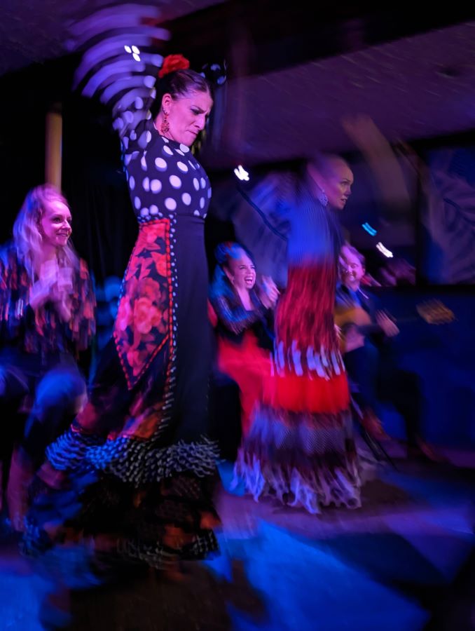 Flamenco dancers take flight at La Cueva (BSMT254)