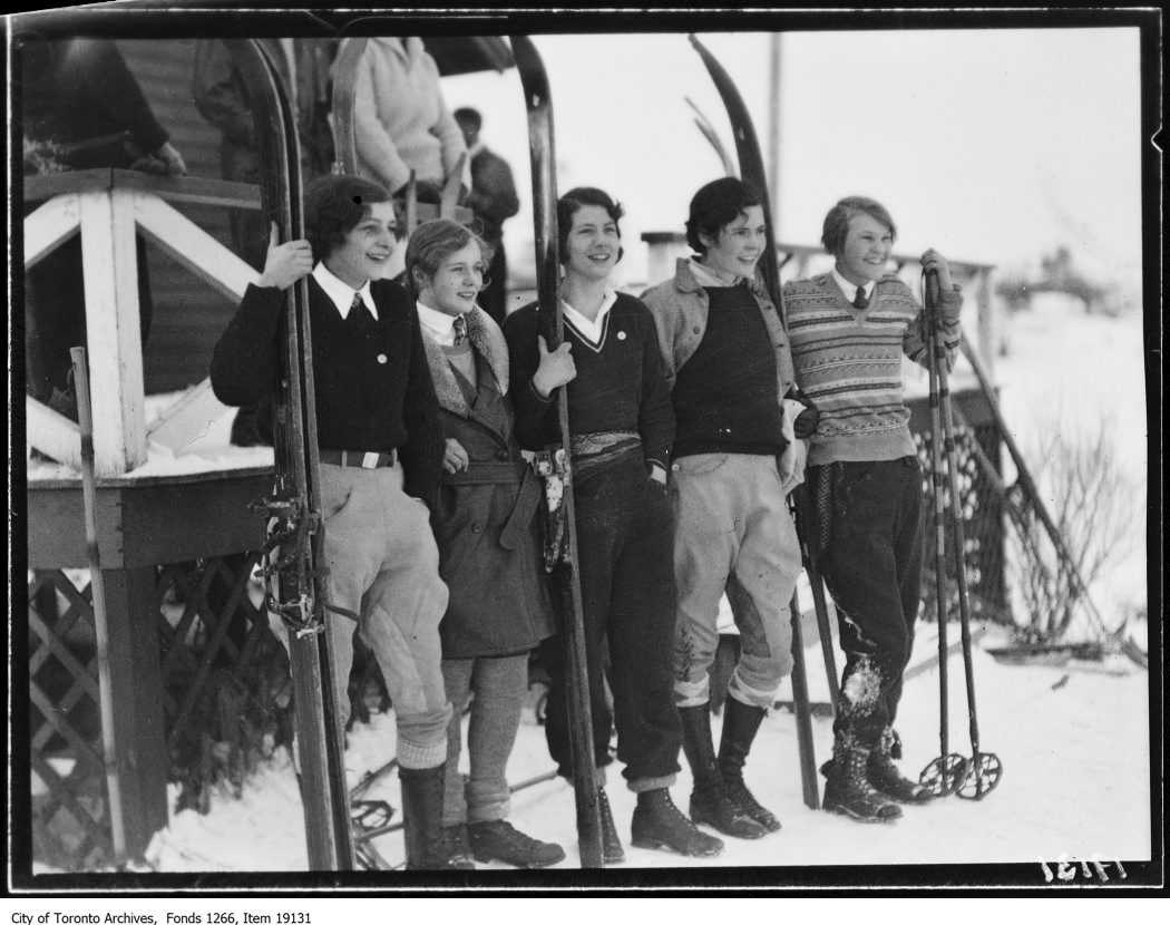 1930 - Toronto Ski Club, group of girl skiers
