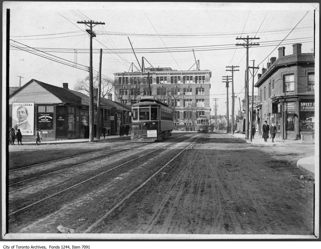 1900 - 1930 - Looking east on Dundas Street from Centre Avenue to University Avenue