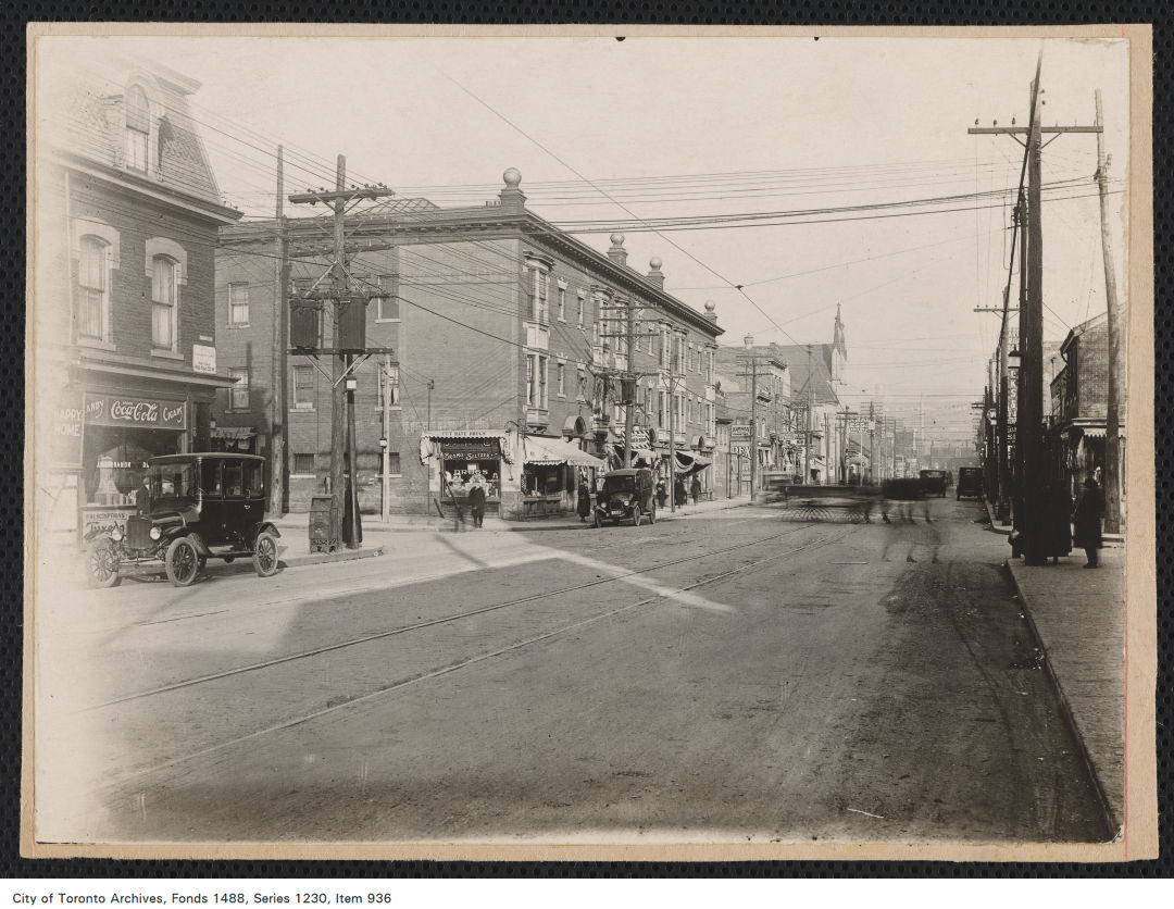 1914 - Dundas and Elizabeth streets