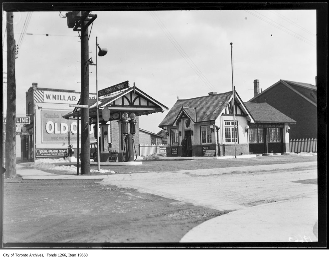 1930 - Red Indian station, Beauford Road and Dundas Street