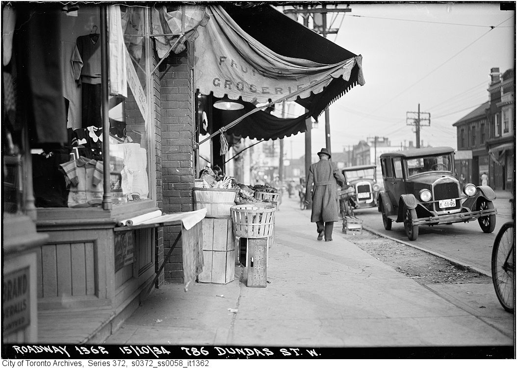 1934 - 786 Dundas Street West