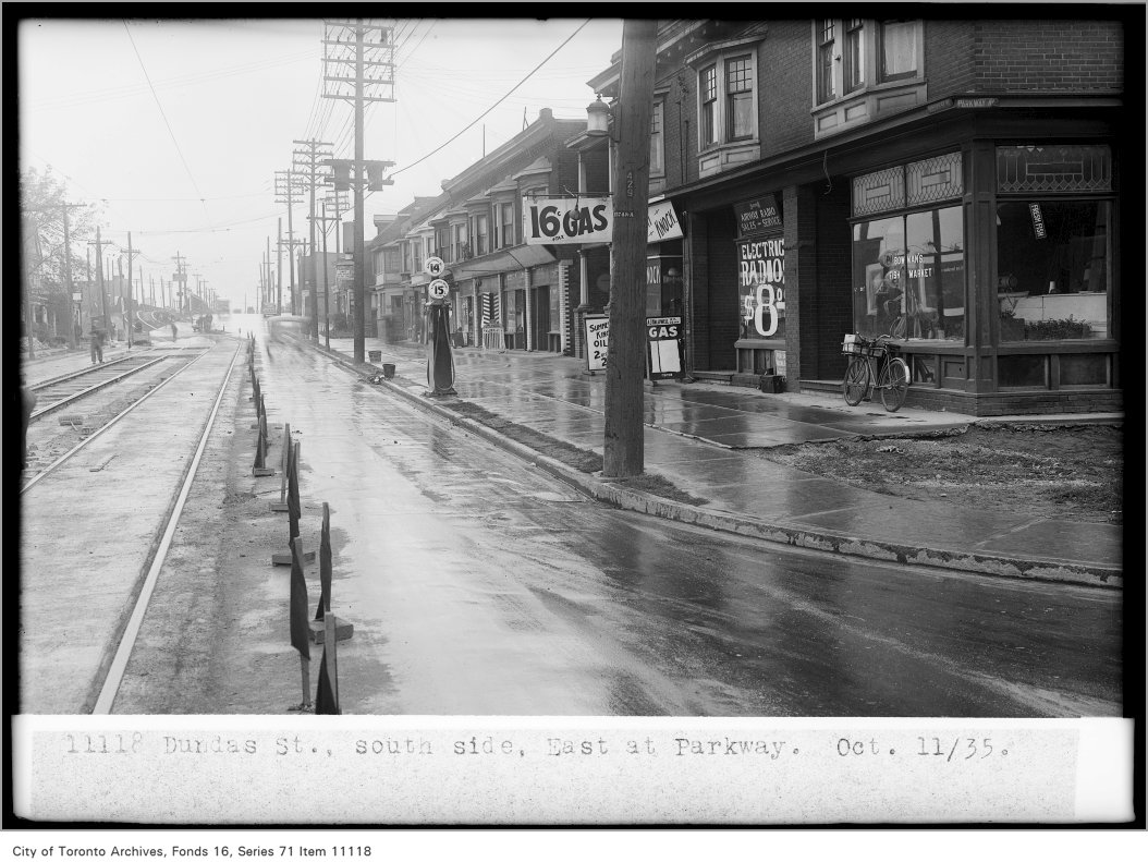 1935 - Dundas Street, south side, east, at Parkway