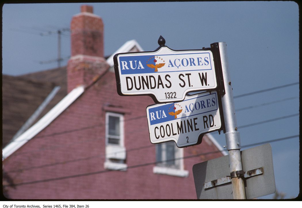 1970-1988 - Street signs at Dundas and Coolmine