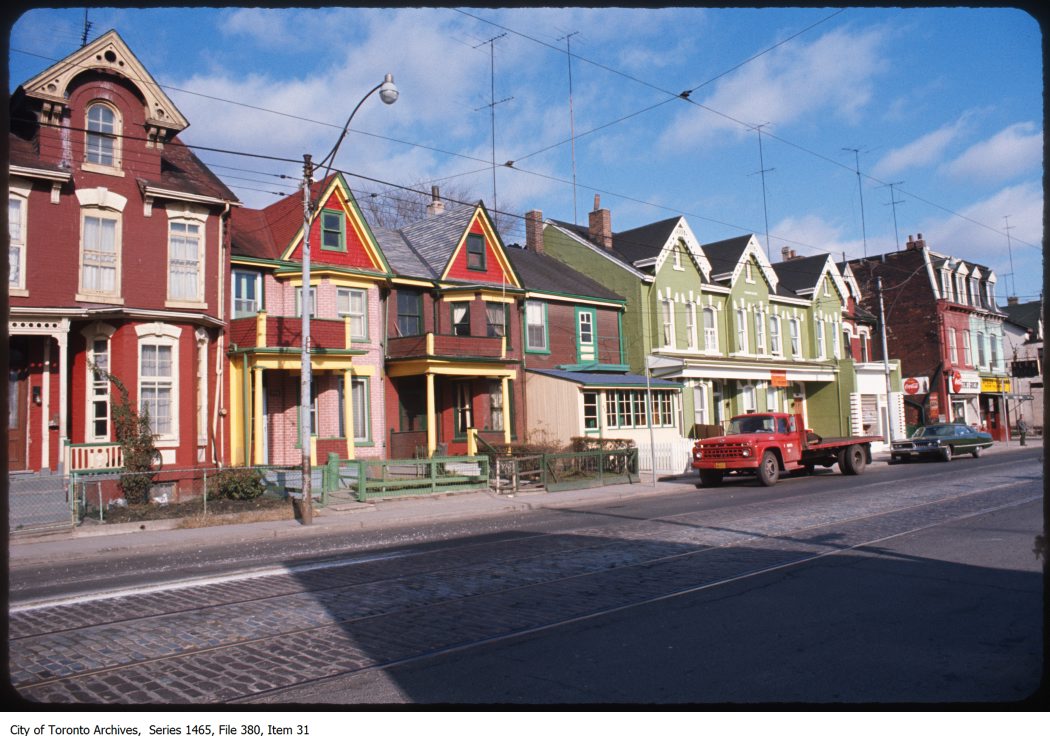 1972 - 1986 - Houses at 388 to 406 Dundas Street East
