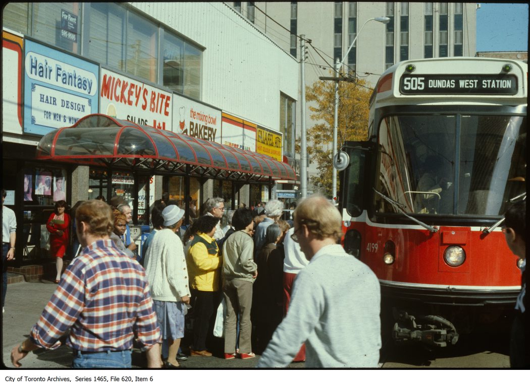 1980-1989 - Streetcar loading at Dundas Street, looking east from Yonge Street
