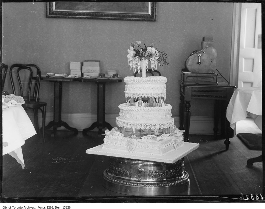 1928 - Coles, Ltd., wedding cake