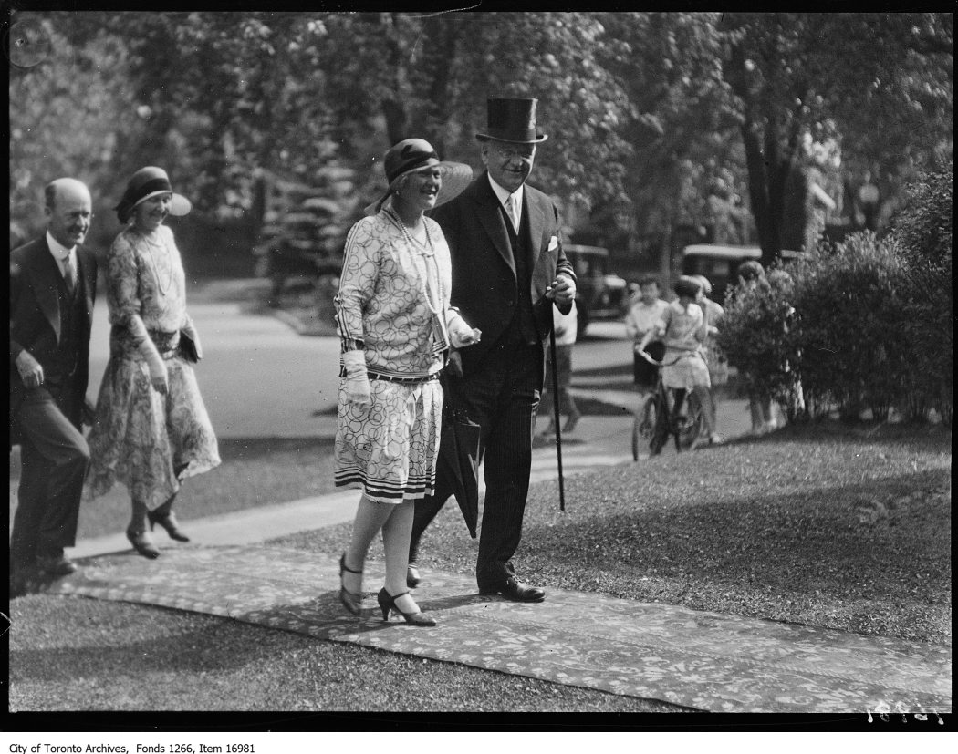 1929 - Virginia Gundy wedding, G.H. Ferguson arriving at house