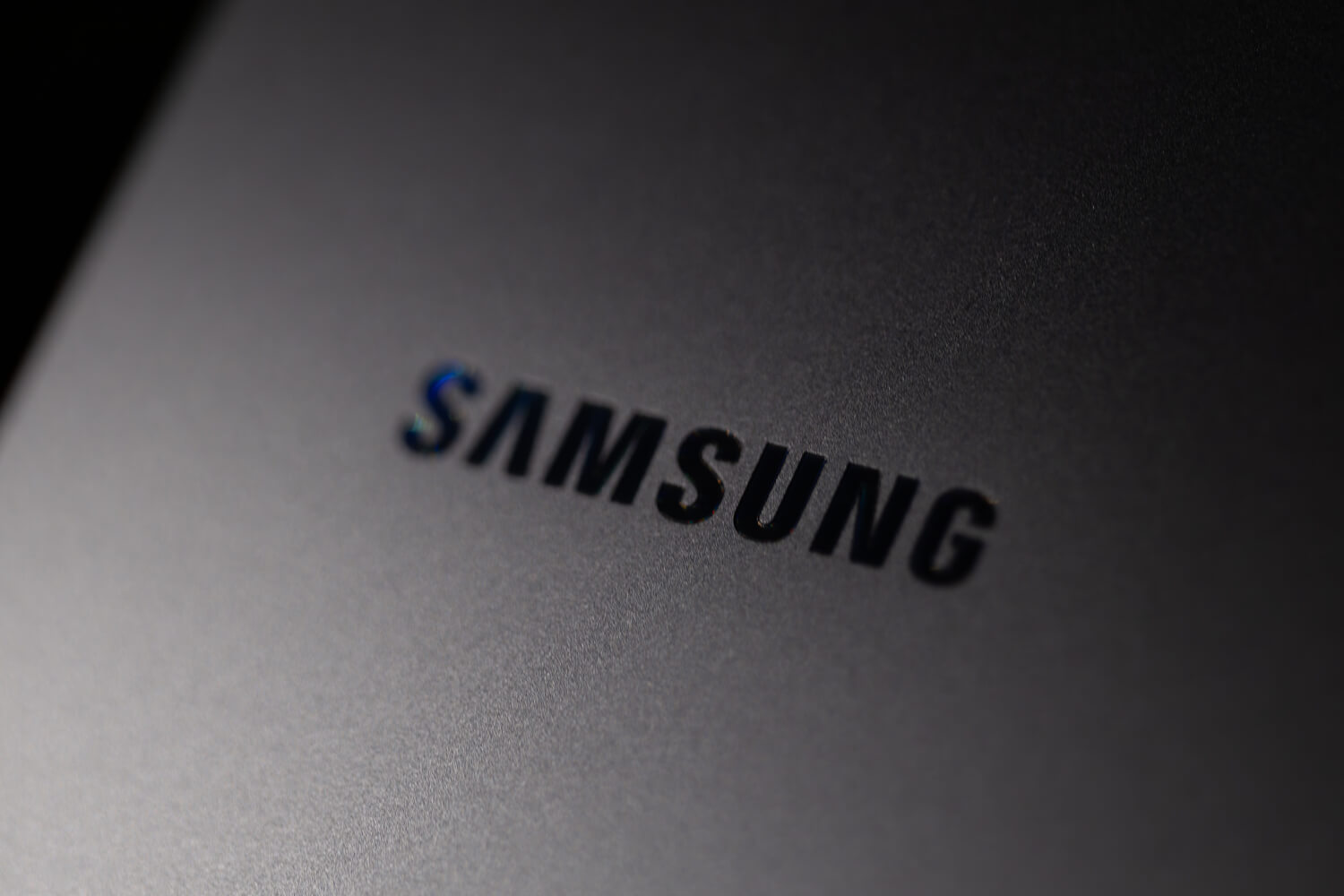 Samsung GB4 Photograph of logo on the laptop