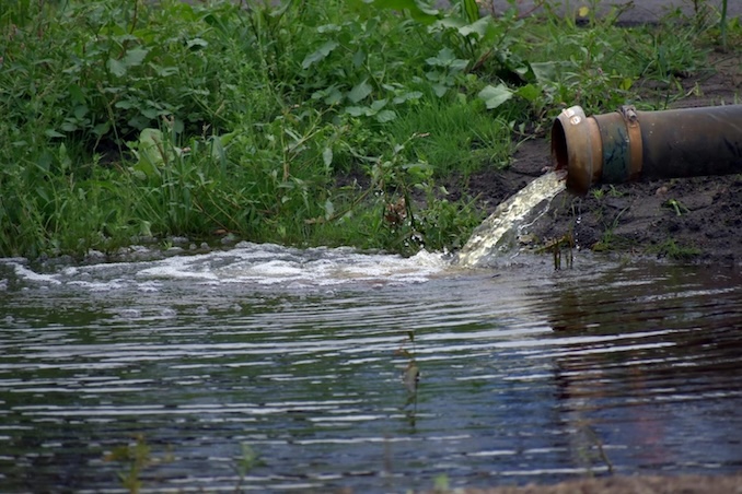 Water drainage pipe 