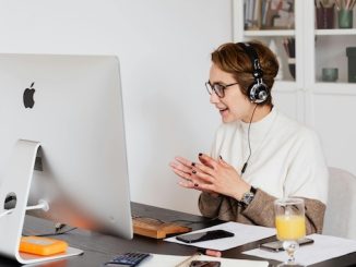 Woman using an apple desktop computer for featured image