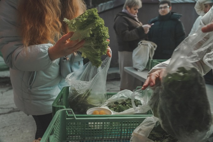 Canadian-Built Vertical Farm Brings Fresh Food—and Hope—to Ukrainian Refugees in Moldova
