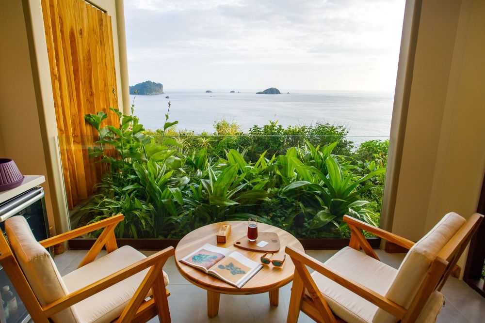 Las Aventuras en Costa Rica, Part Two: Arenas Del Mar Resort, Manuel Antonio Park