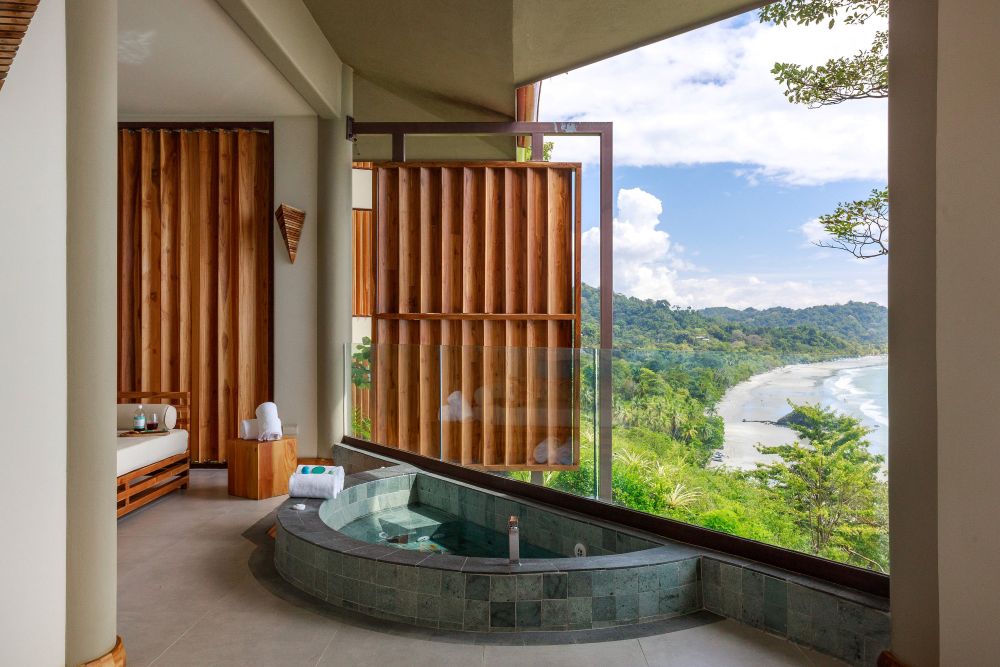 Las Aventuras en Costa Rica, Part Two: Arenas Del Mar Resort, Manuel Antonio Park