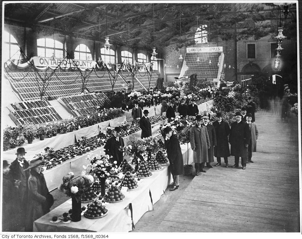 1904-St.-Lawrence-Market-flower-and-fruit-show