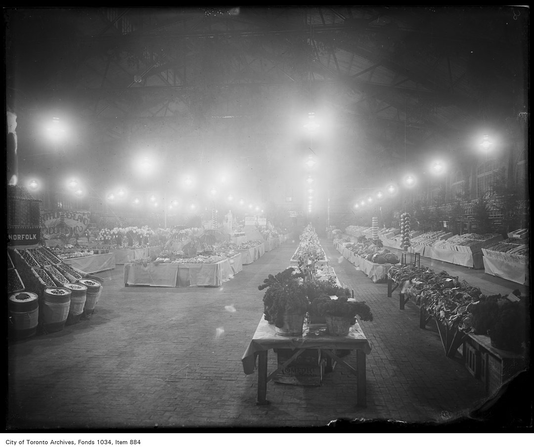 1917-interior-of-North-St-Lawrence-Market-on-market-day-lit-with-Humphrey-gas-arc-lamps