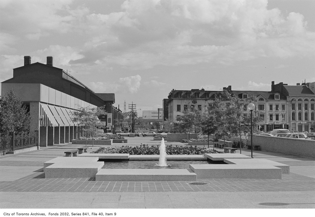1972-Corner-of-Market-Street-and-King-Street-looking-south