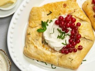 Recipe for Brie Galette with Chili Cream