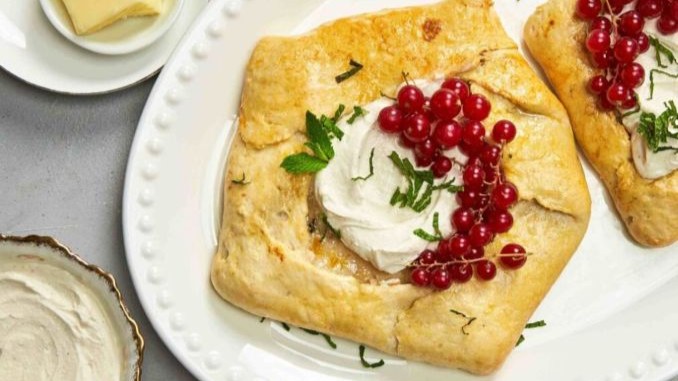 Recipe for Brie Galette with Chili Cream